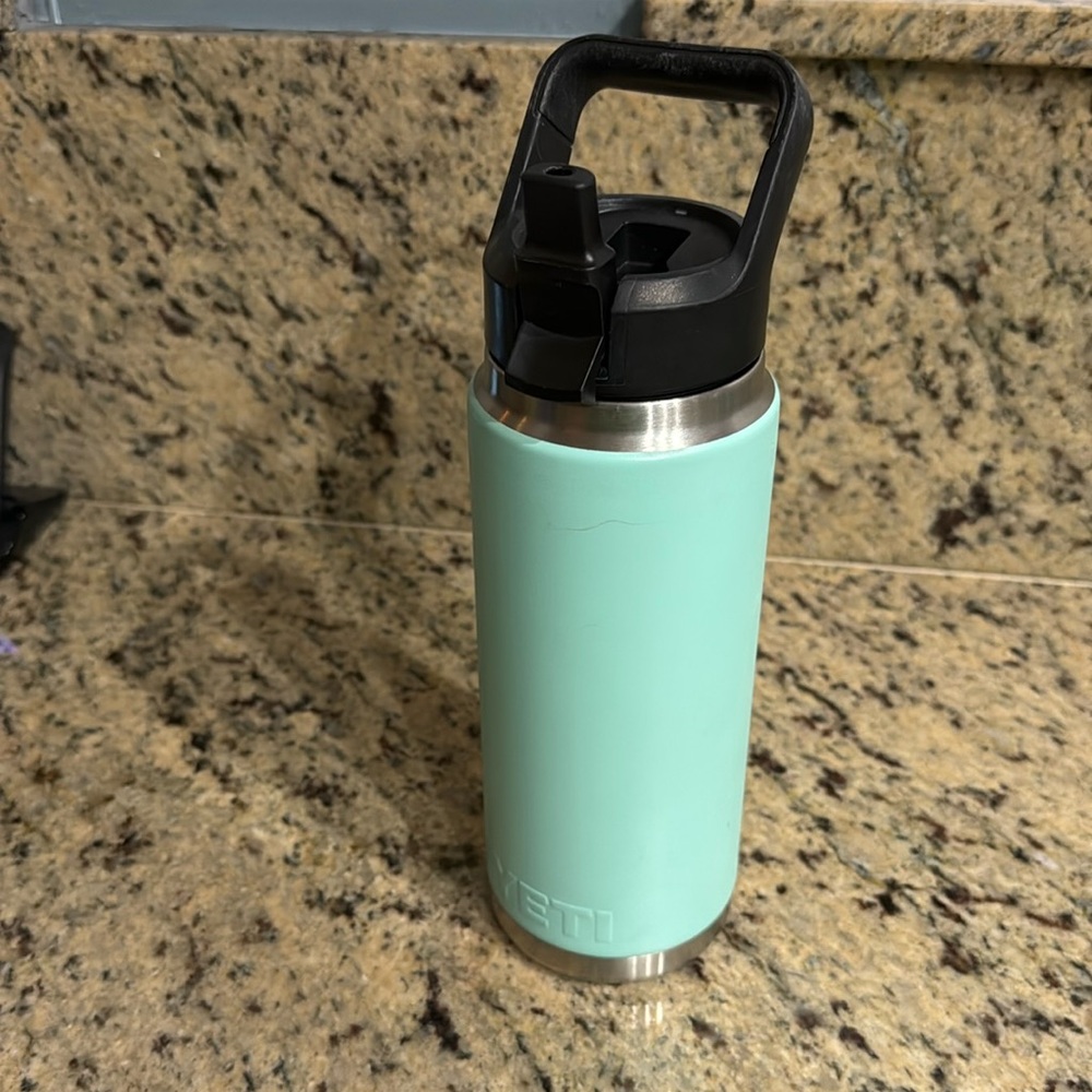 Yeti 26 oz water bottle.